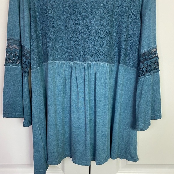 Bohemian Blue Blouse With Lace accents & Bell sleeves, Babydoll cut size 14/16 - Picture 5 of 8